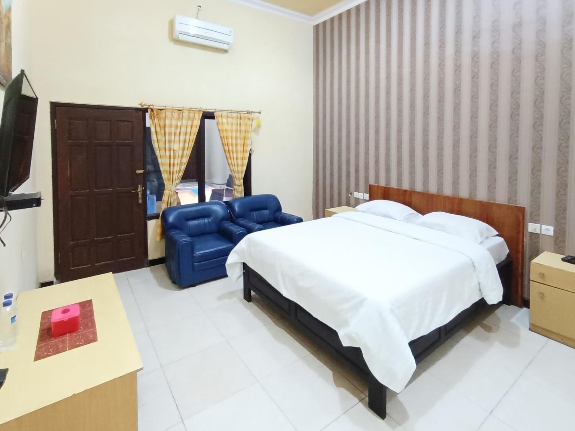 Gita Puri Redpartner Blitar Hotel Exterior foto