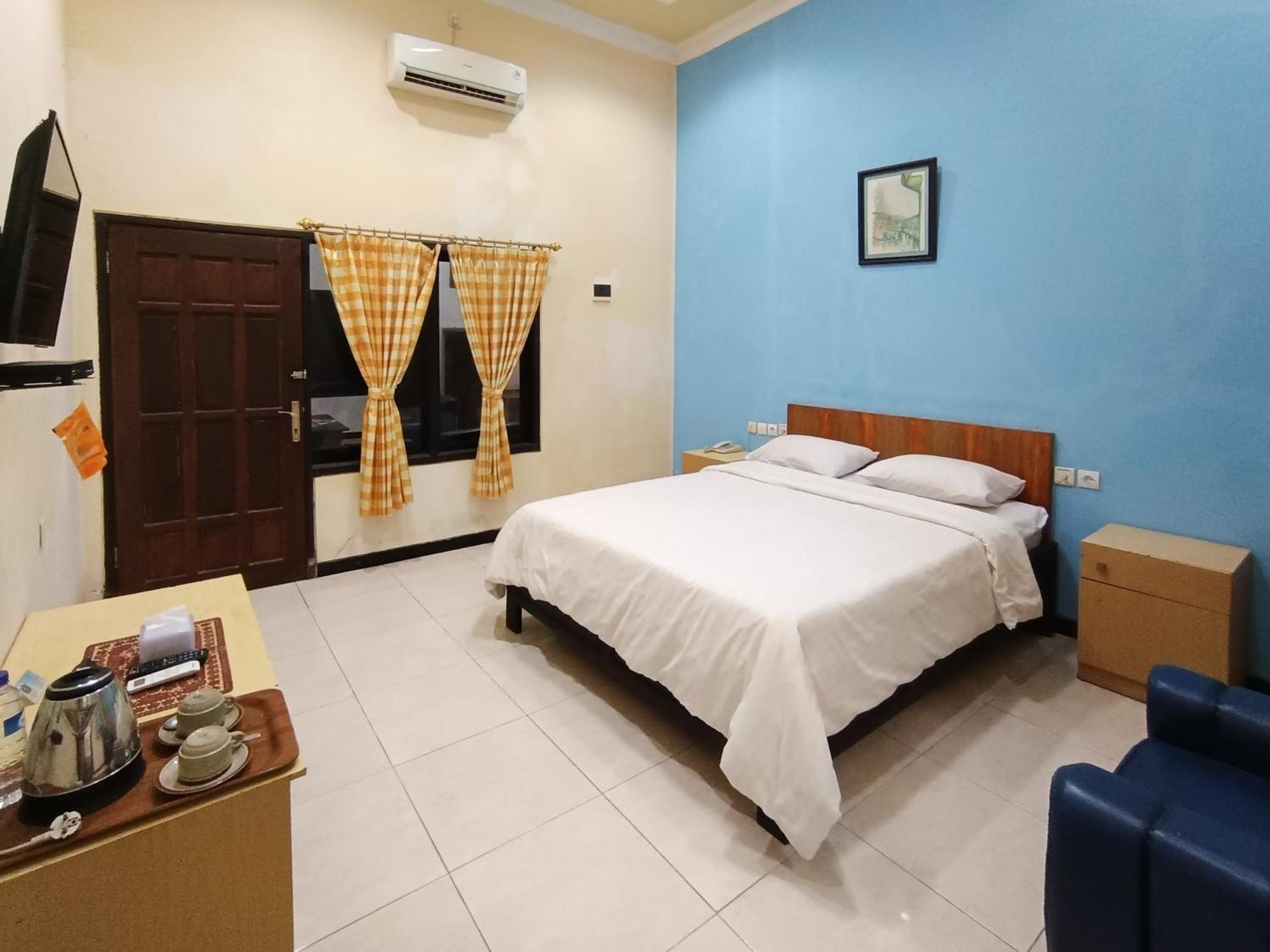 Gita Puri Redpartner Blitar Hotel Exterior foto
