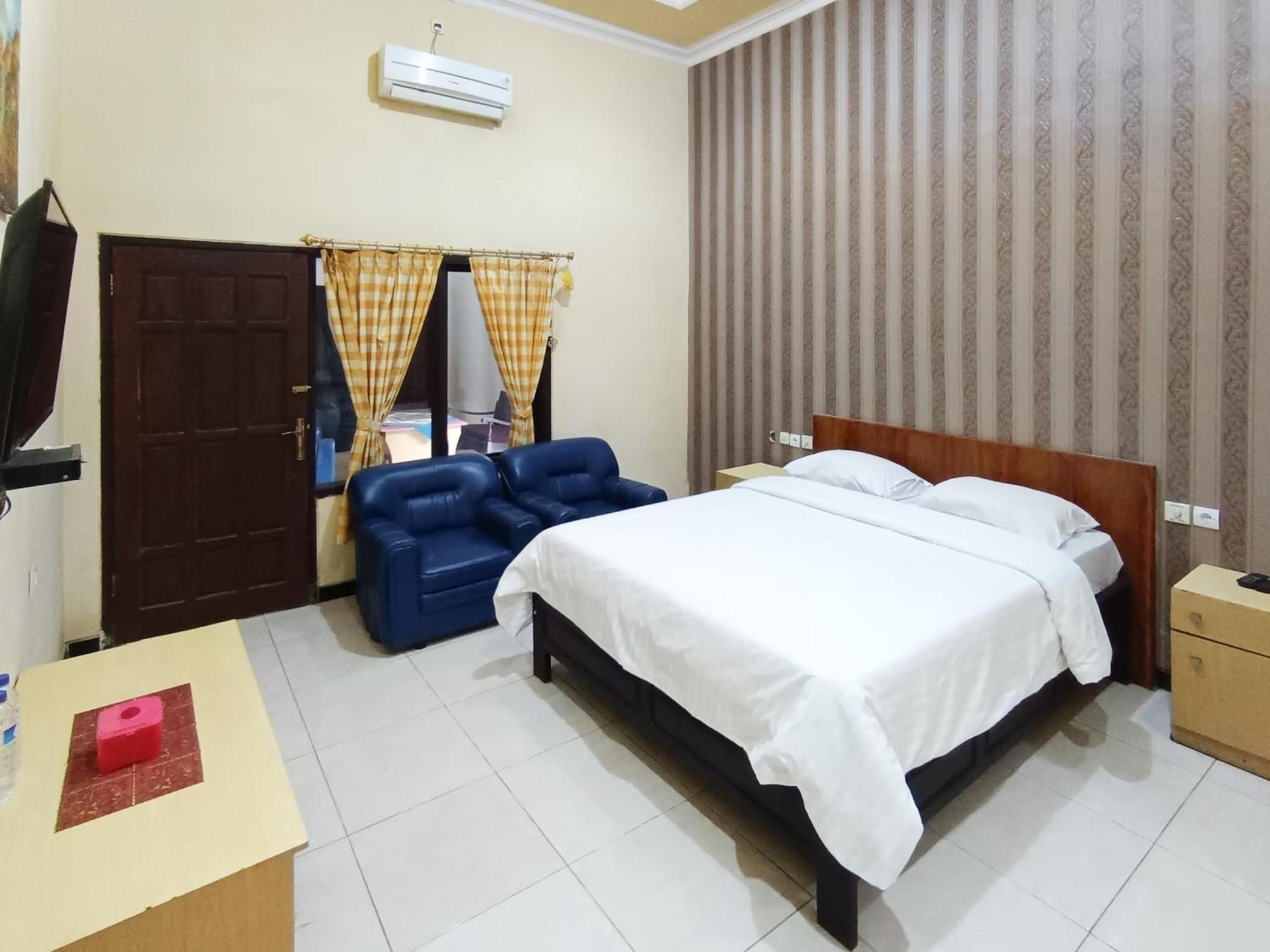 Gita Puri Redpartner Blitar Hotel Exterior foto