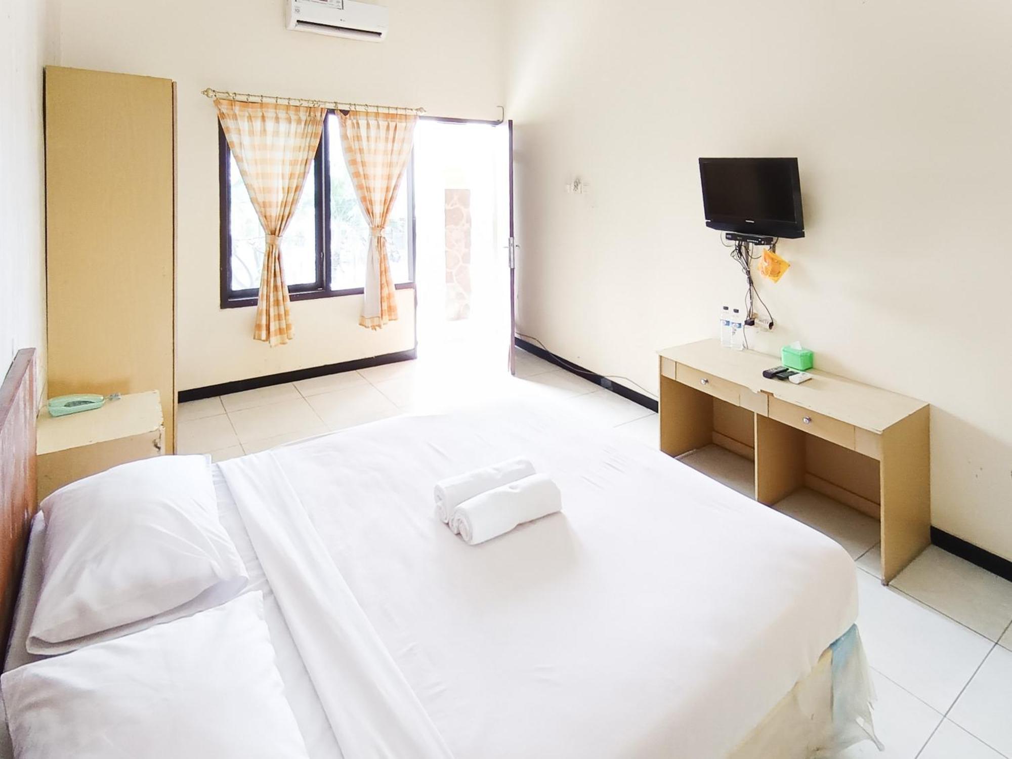 Gita Puri Redpartner Blitar Hotel Exterior foto