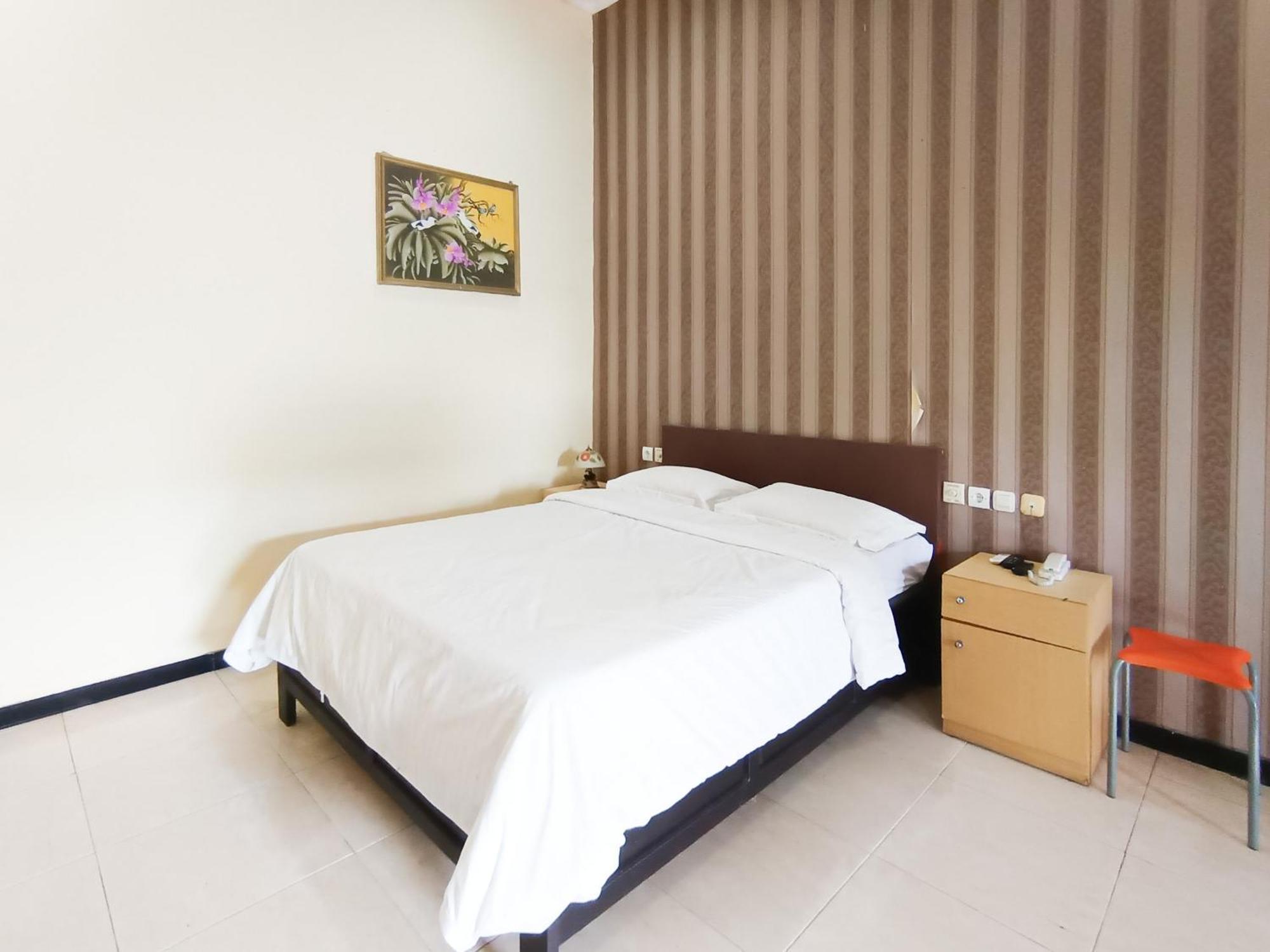 Gita Puri Redpartner Blitar Hotel Exterior foto