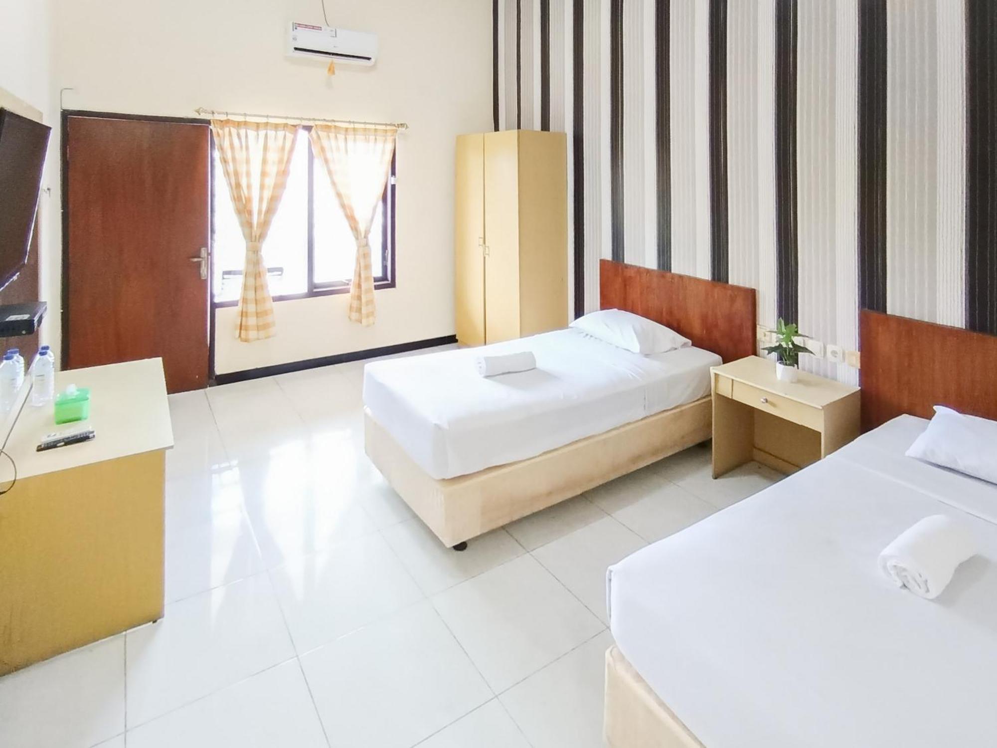 Gita Puri Redpartner Blitar Hotel Exterior foto