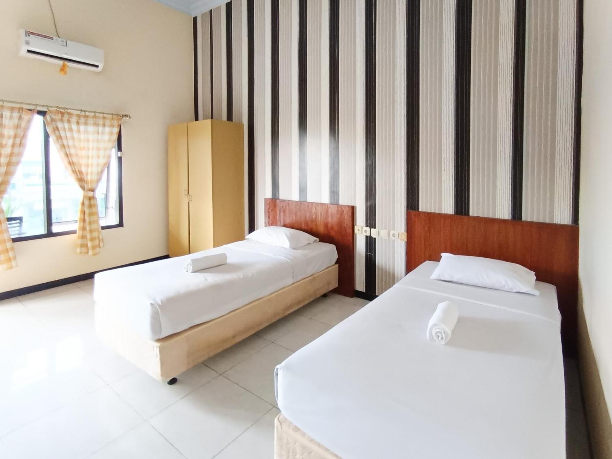 Gita Puri Redpartner Blitar Hotel Exterior foto