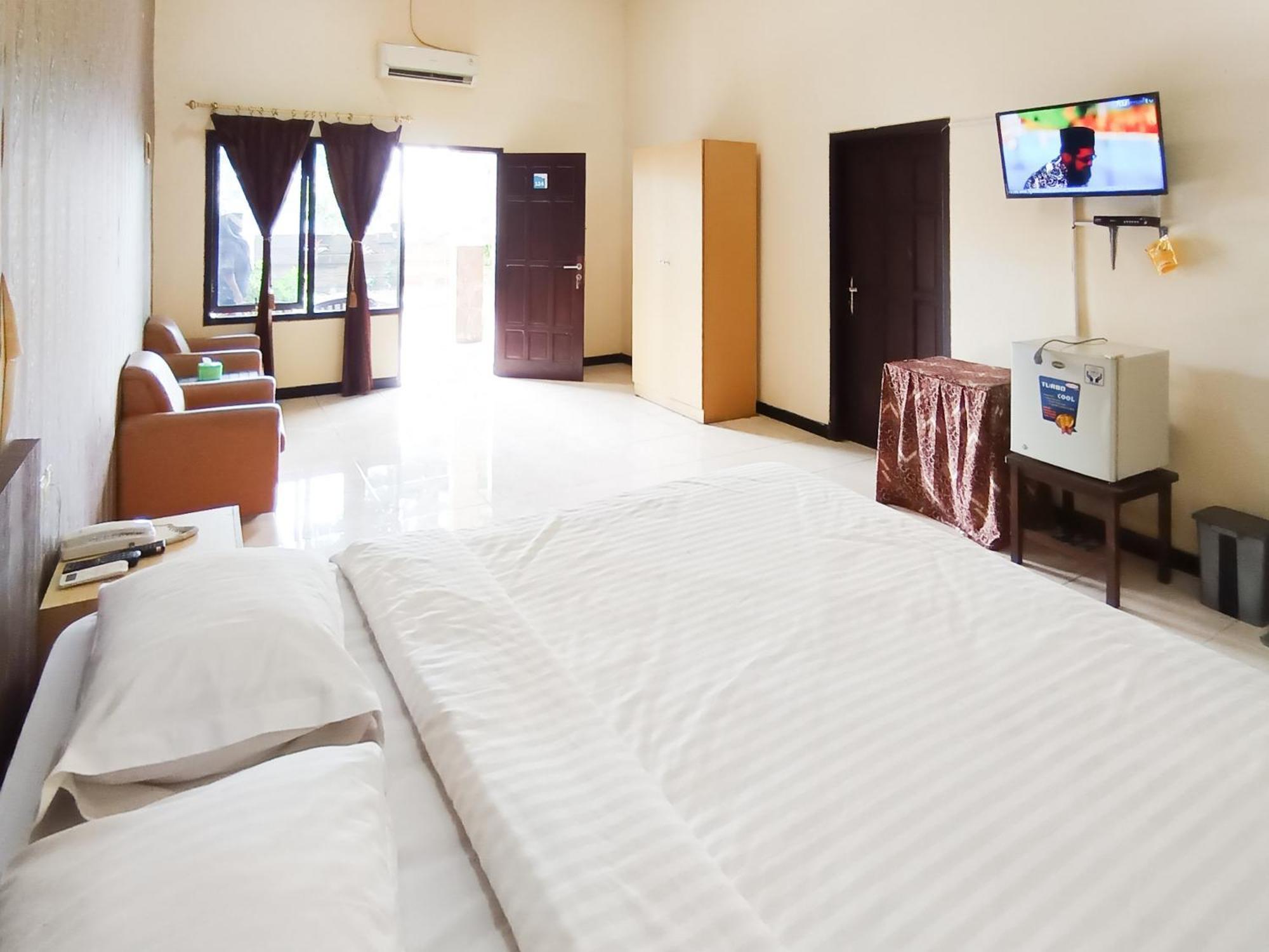 Gita Puri Redpartner Blitar Hotel Exterior foto
