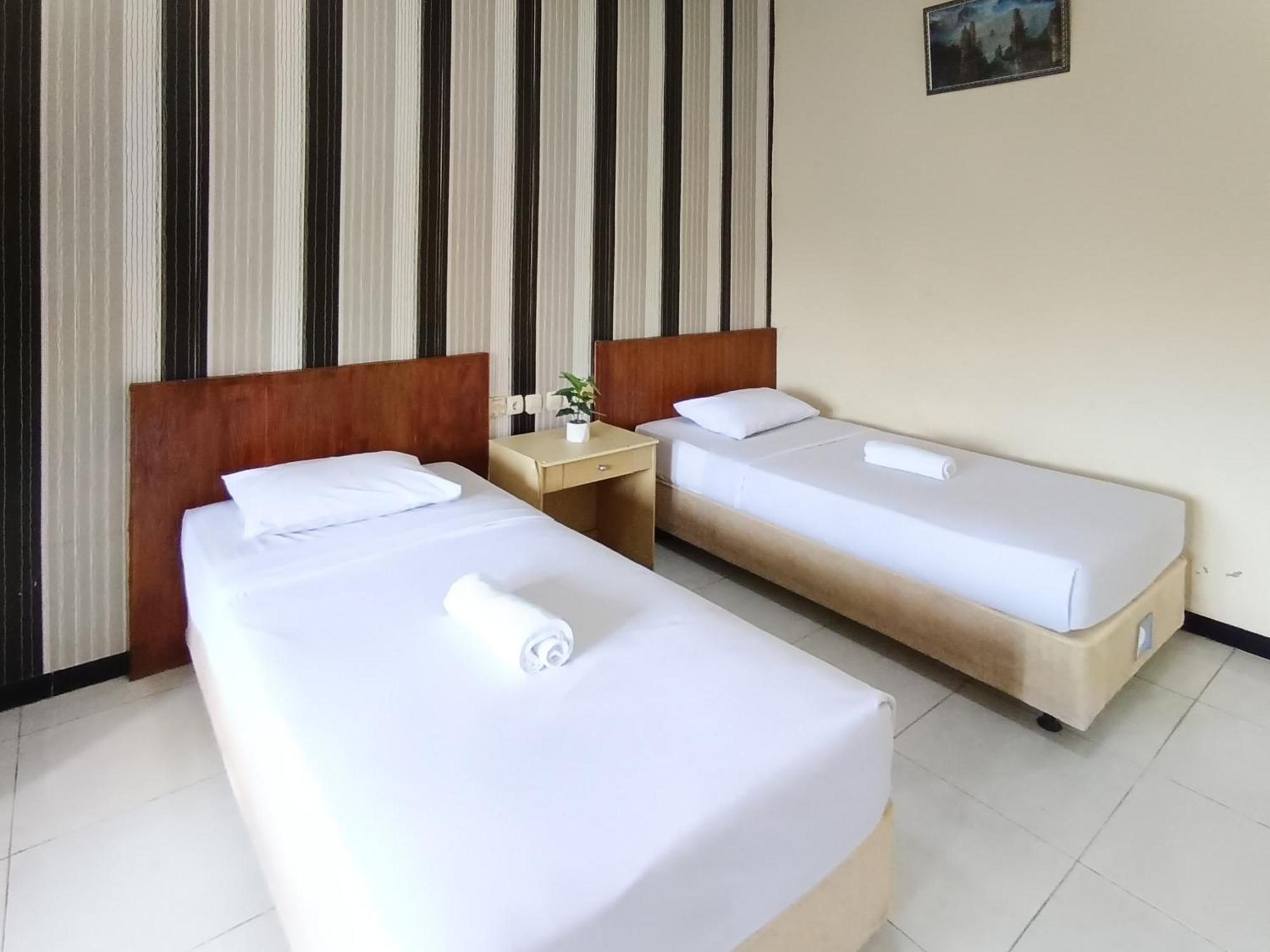 Gita Puri Redpartner Blitar Hotel Exterior foto
