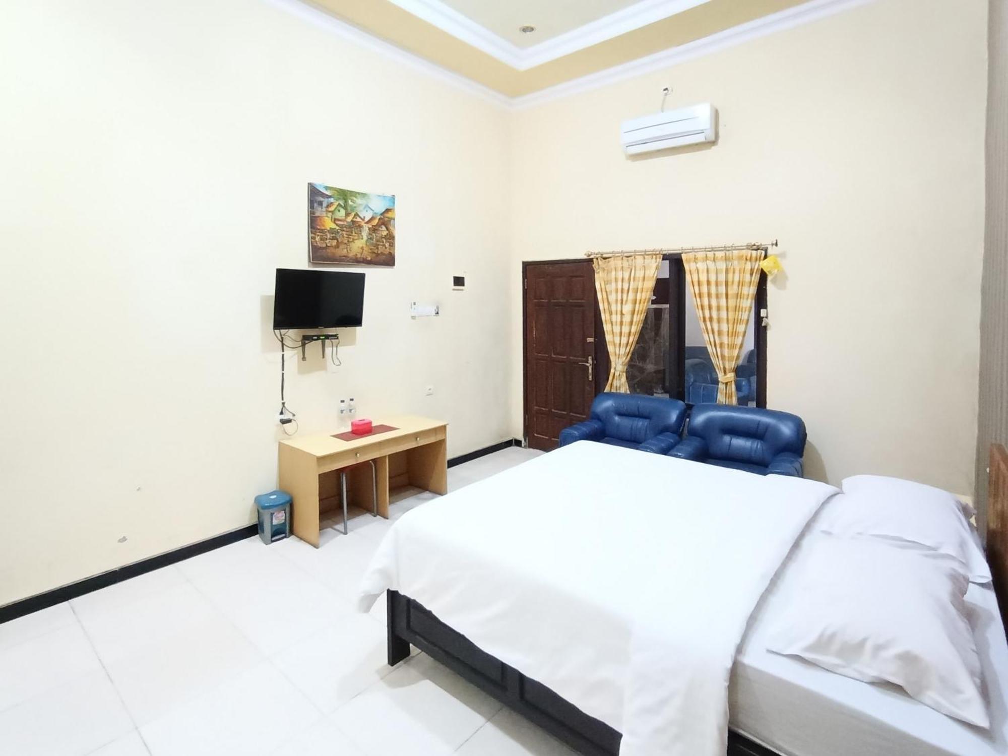Gita Puri Redpartner Blitar Hotel Exterior foto
