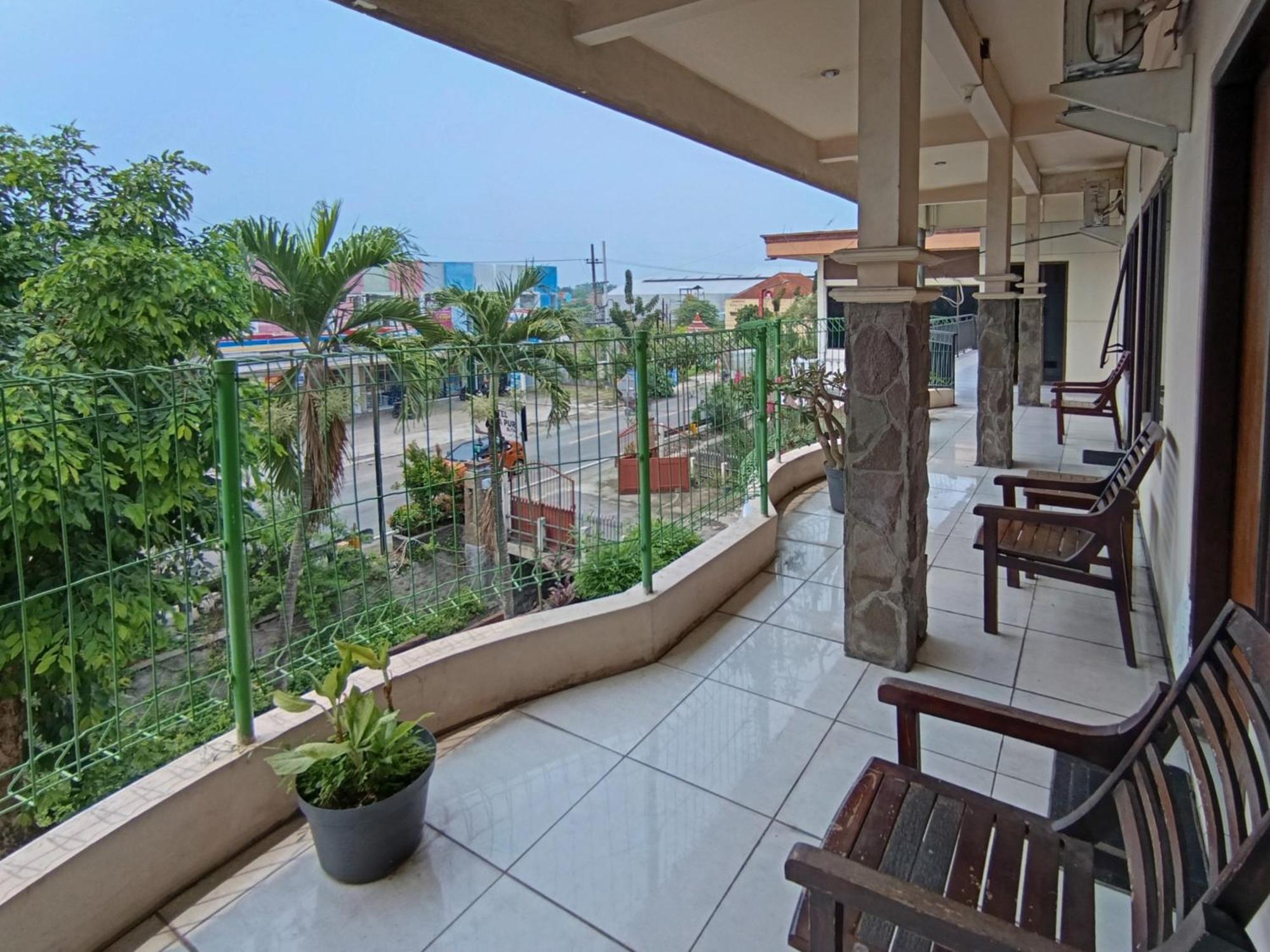 Gita Puri Redpartner Blitar Hotel Exterior foto