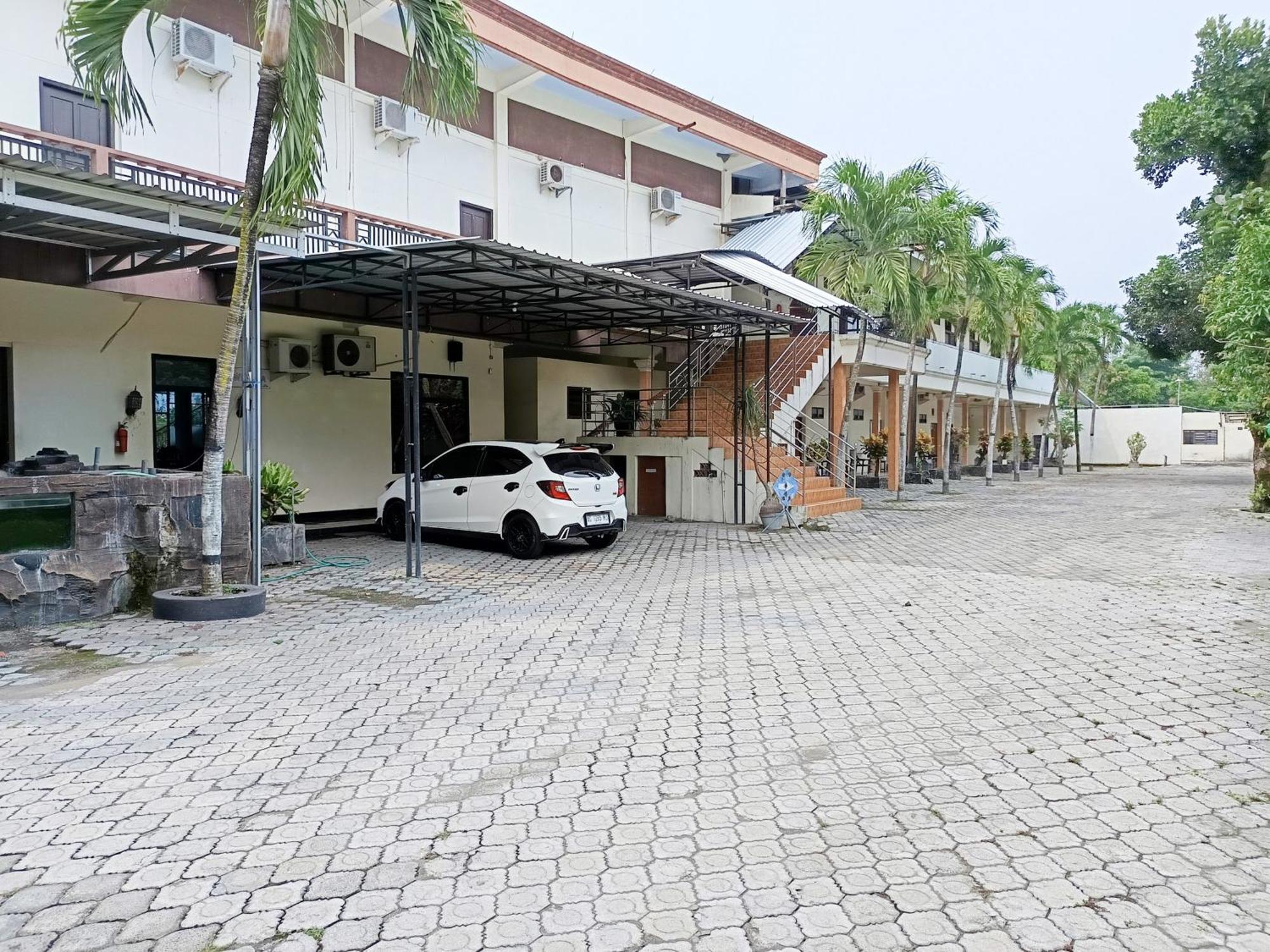 Gita Puri Redpartner Blitar Hotel Exterior foto